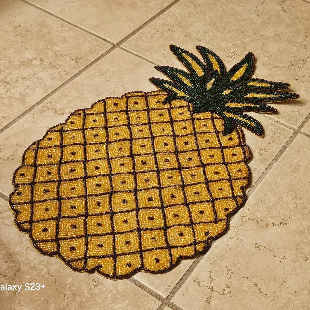 RARE ISAAC MIZRAHI SUMMER PINEAPPLE CRYSTAL BEADED PLACEMAT CHARGER CENTERPIECE